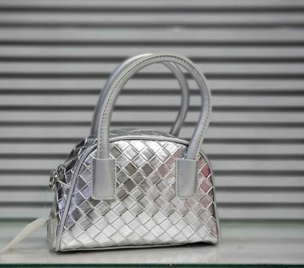 حقيبة جلد شبابية