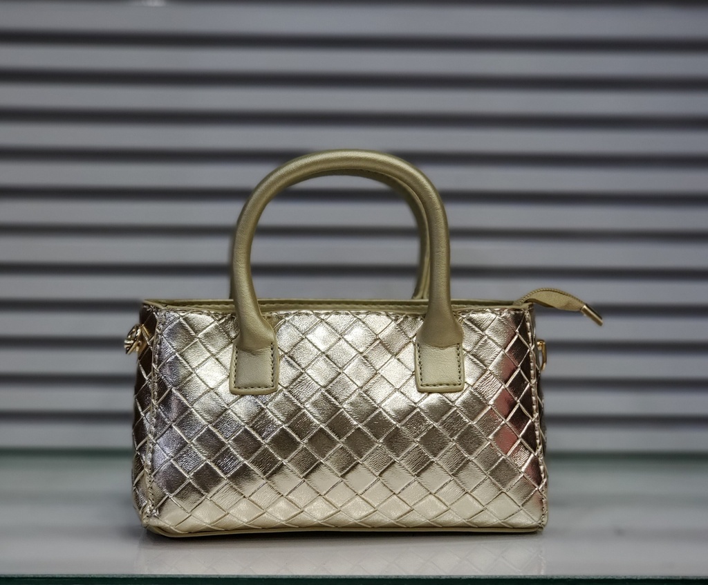 حقيبة جلد شبابية