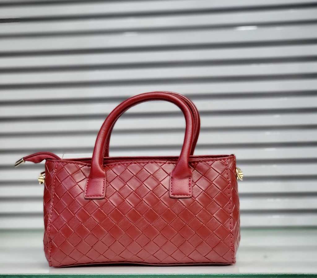 حقيبة جلد شبابية