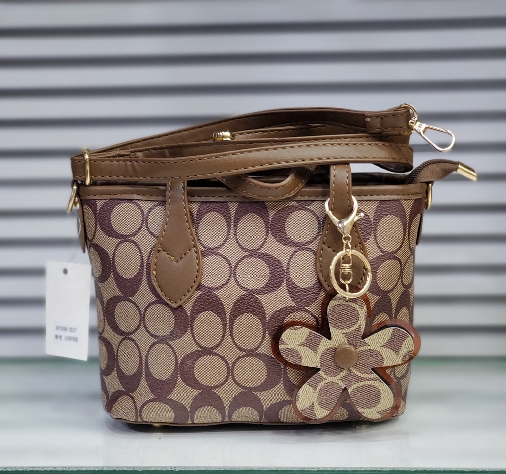 حقيبة جلد شبابية