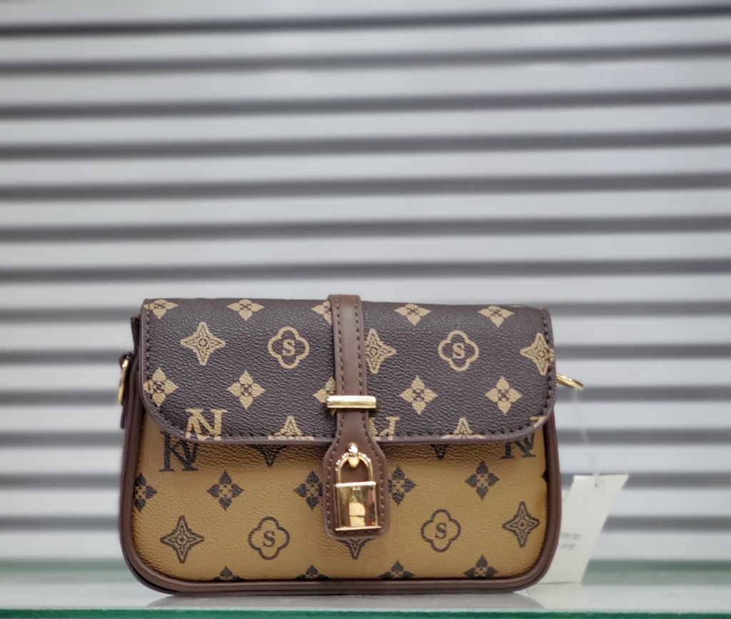 حقيبة جلد شبابية