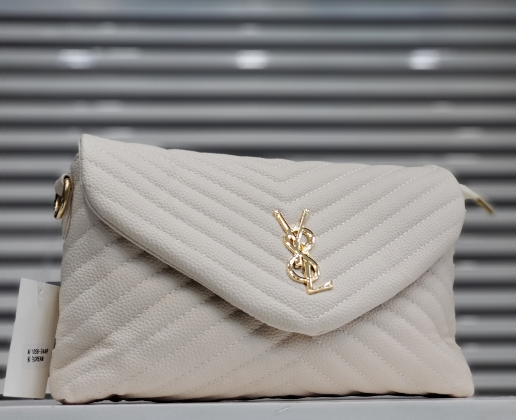 حقيبة جلد شبابية