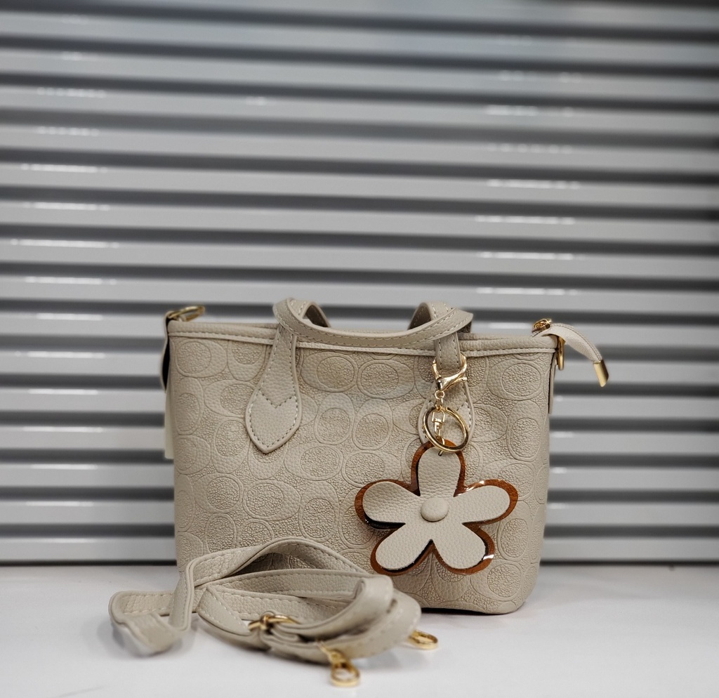 حقيبة جلد شبابية