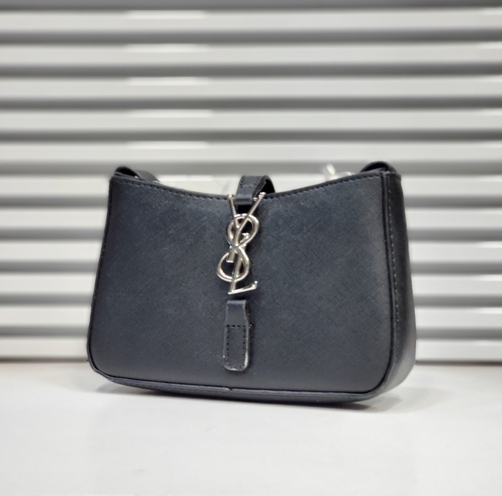 حقيبة جلد شبابية