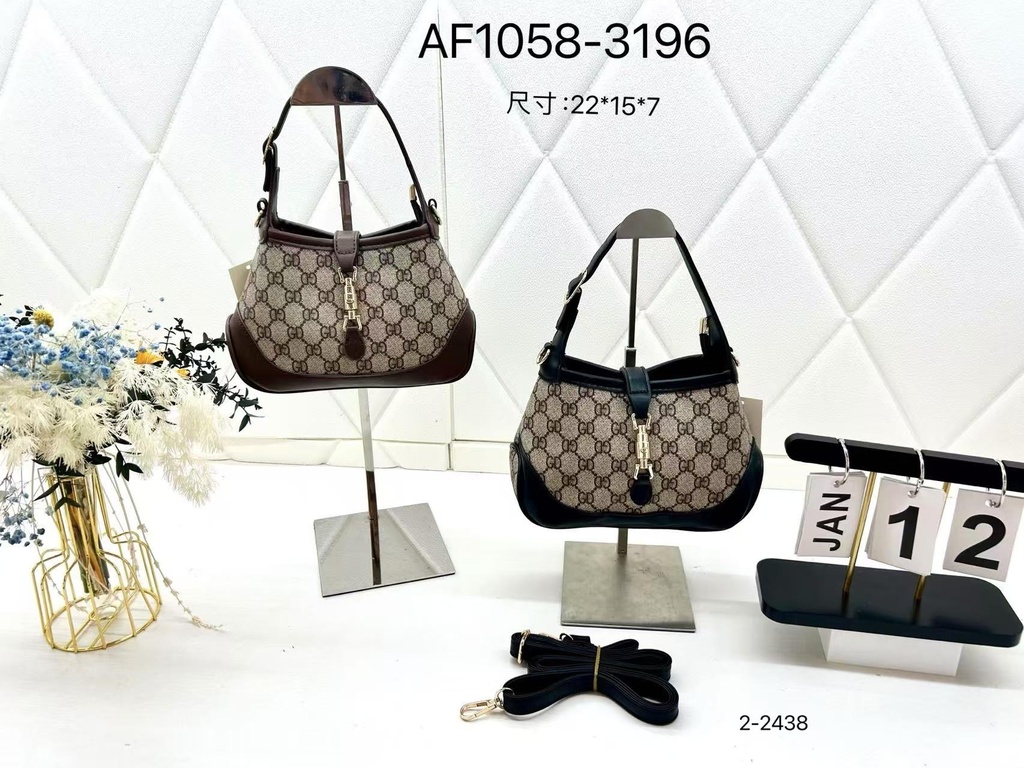 حقيبة جلد شبابية