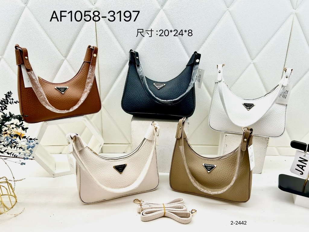 حقيبة جلد شبابية