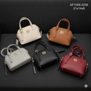 حقيبة جلد شبابية