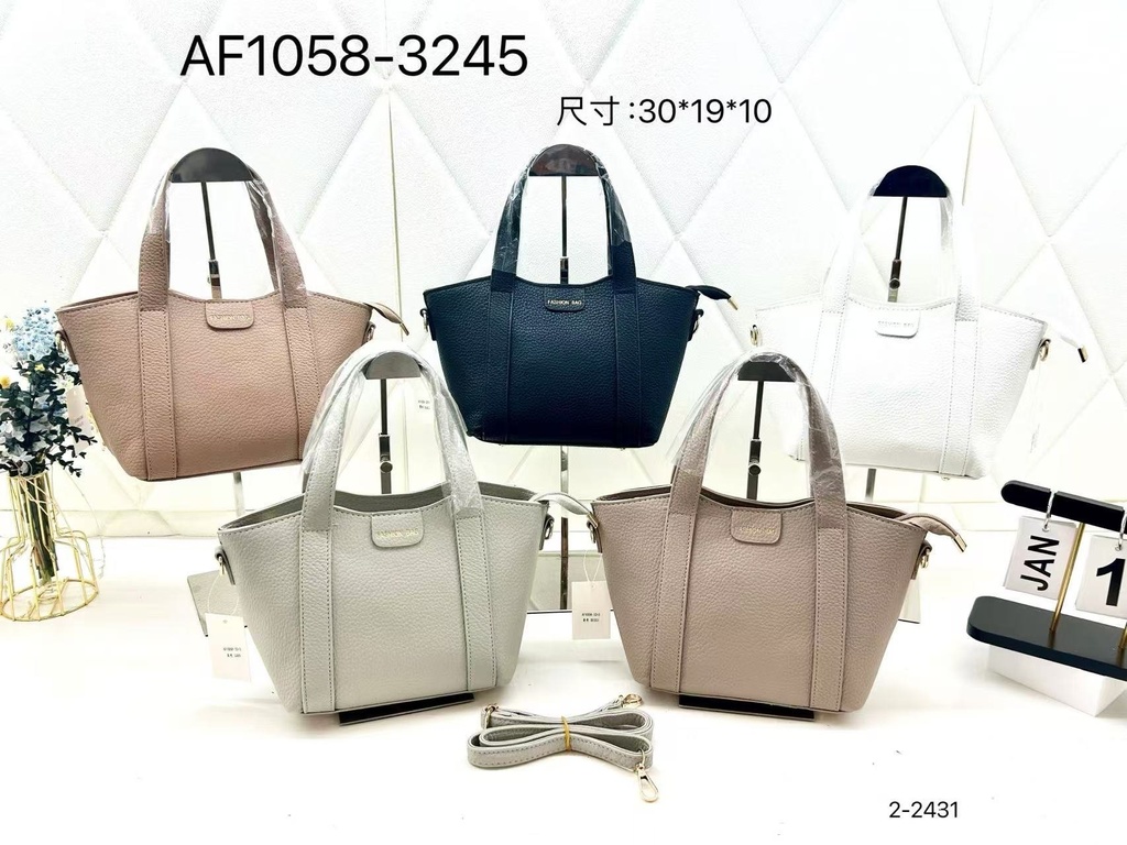 حقيبة جلد شبابية