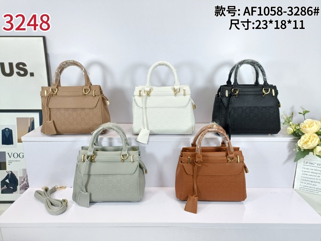 حقيبة جلد شبابية